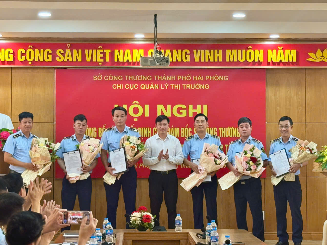 Công bố các quyết định về công tác cán bộ tại Chi cục QLTT TP. Hải Phòng